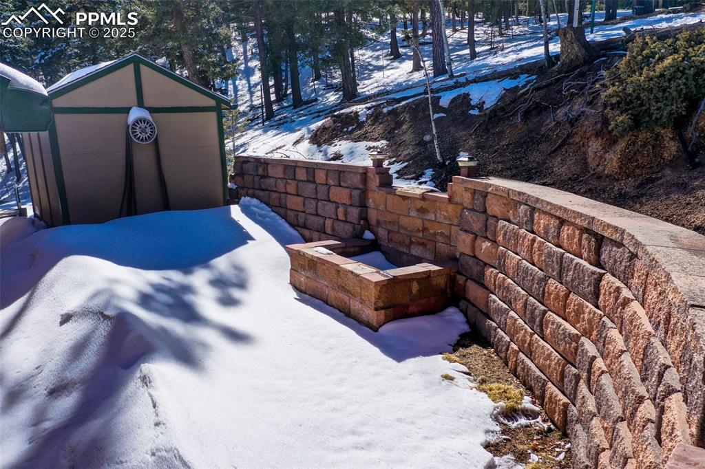 Image 30 of 41: Yard