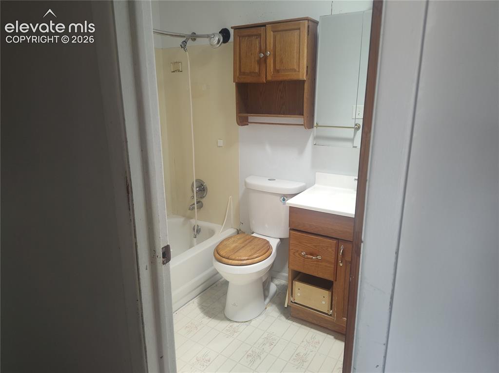Image 13 of 18: Bathroom on upper level