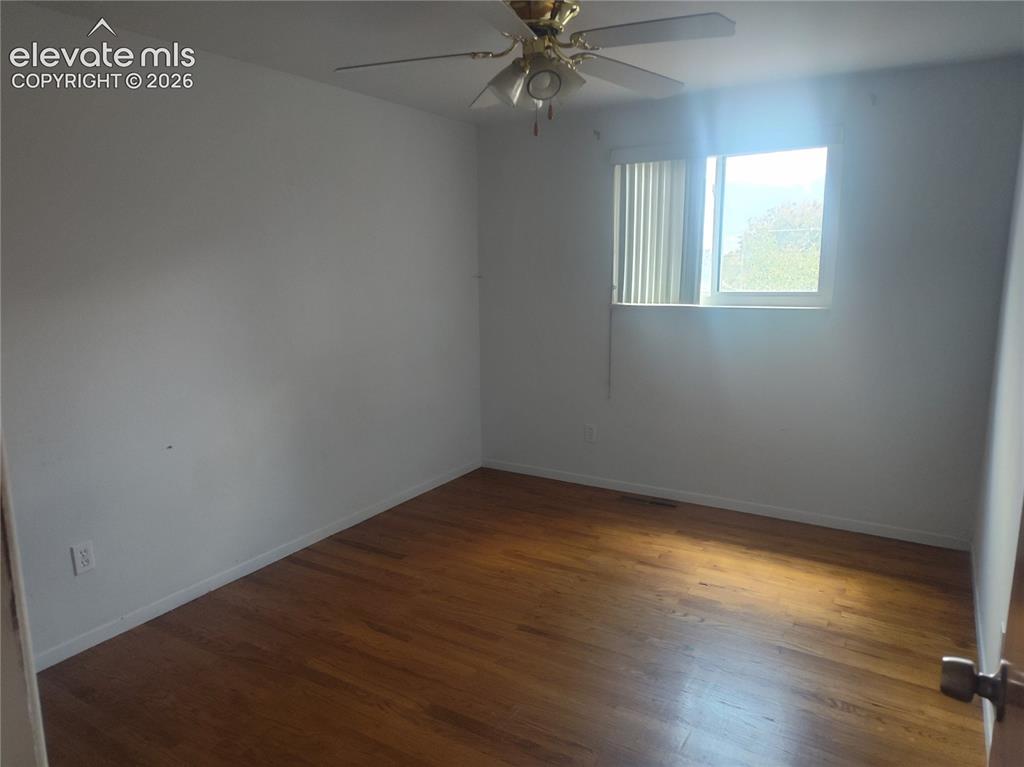 Image 14 of 18: Secondary bedroom on upper level