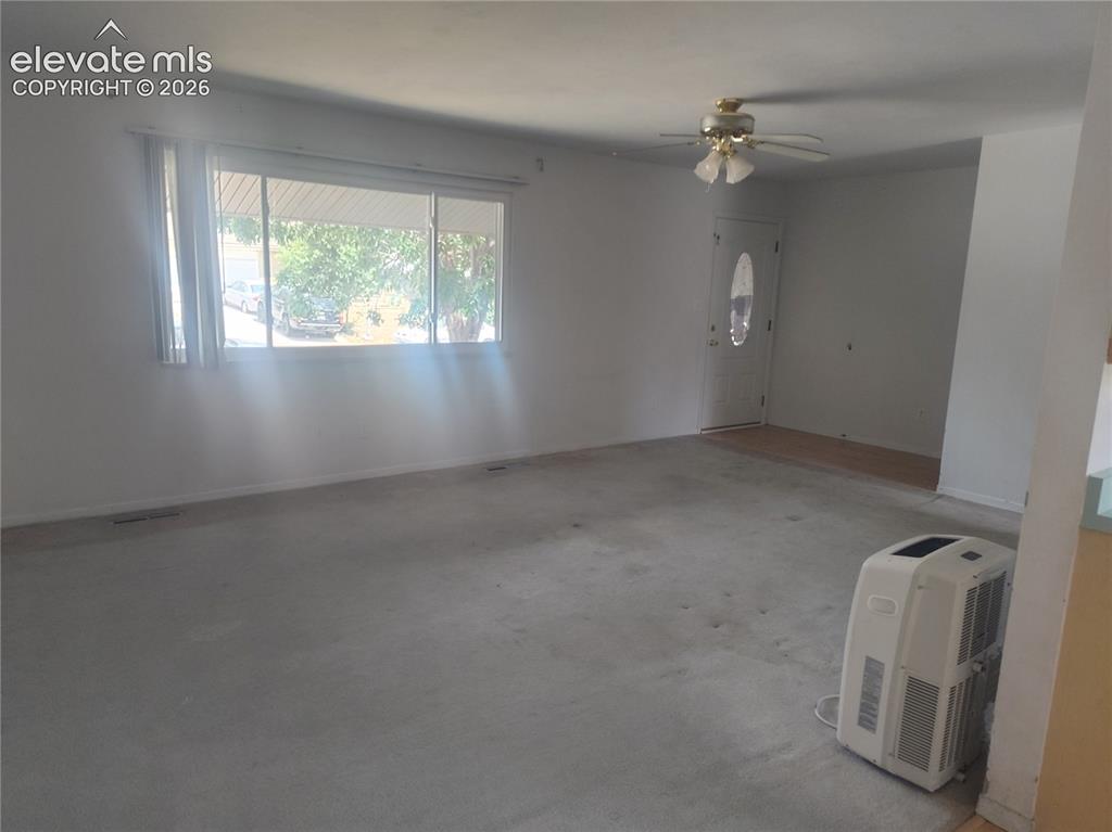 Image 3 of 18: Living Room