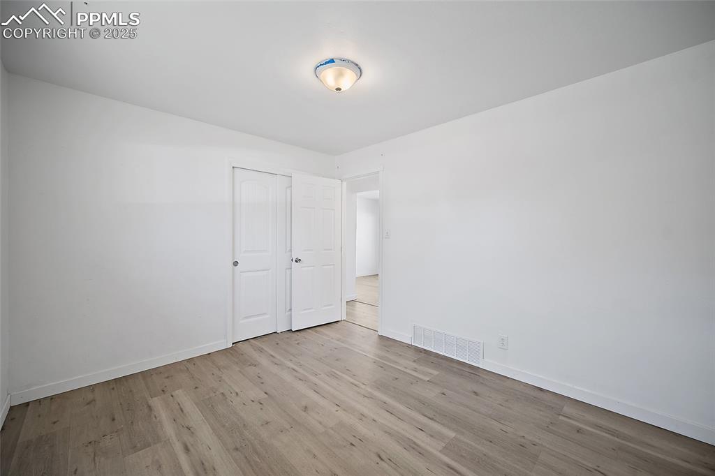 Image 20 of 33: Bedroom