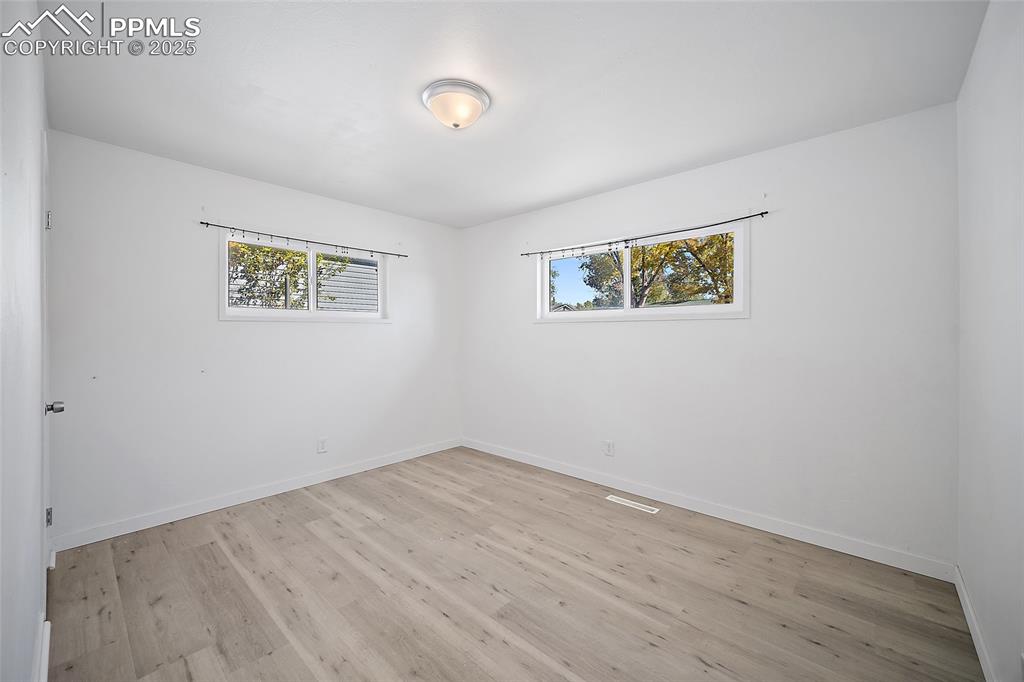 Image 22 of 33: Bedroom