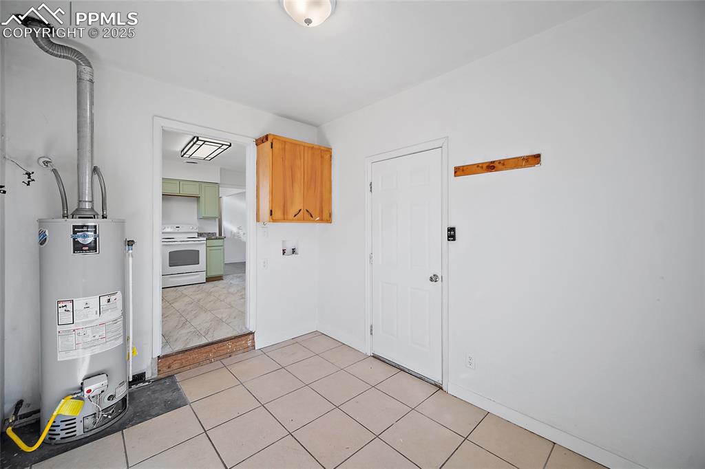 Image 28 of 33: Laundry