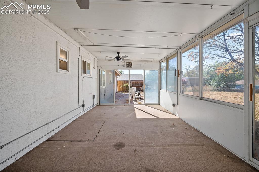 Image 29 of 33: Sun Room