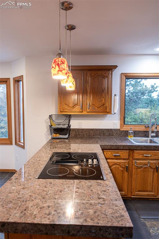Image 17 of 47: Pendant lights over breakfast bar.