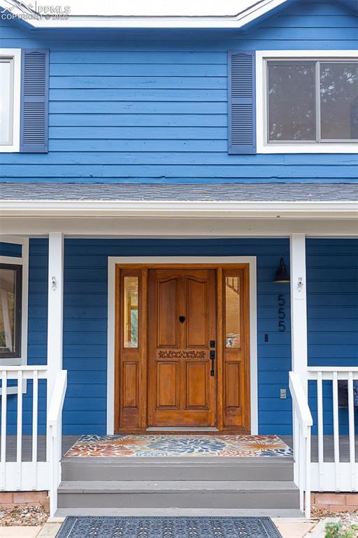 Image 4 of 47: Welcoming entry.