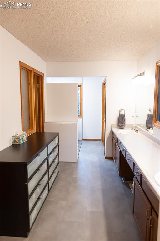 Image 41 of 47: Extended primary bath.