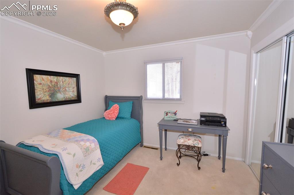 Image 13 of 24: Bedroom