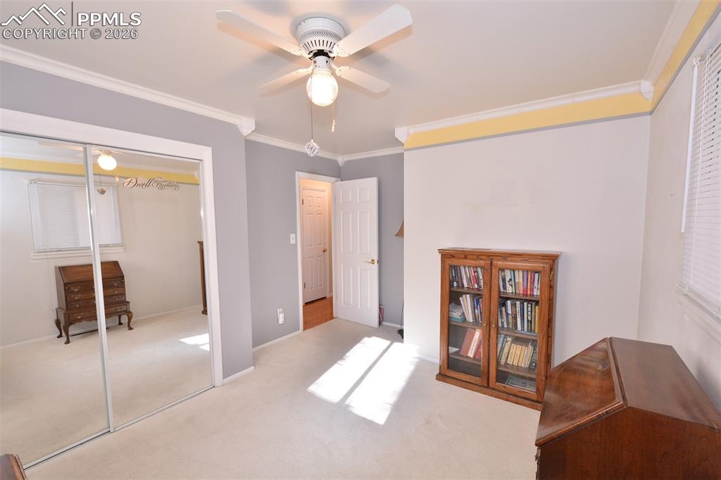 Image 15 of 24: Bedroom