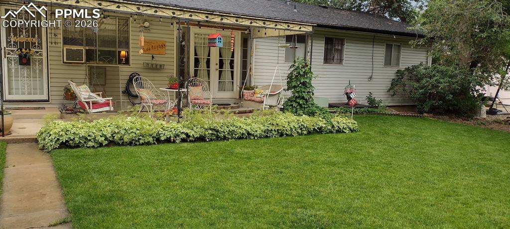 Image 26 of 27: Back yard