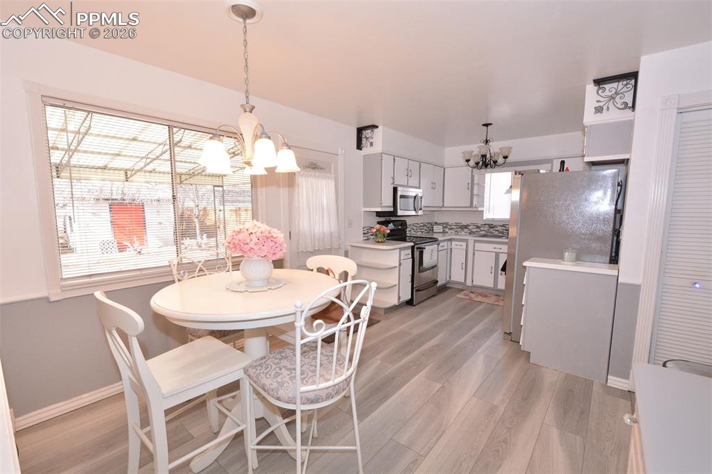 Image 6 of 24: Kitchen