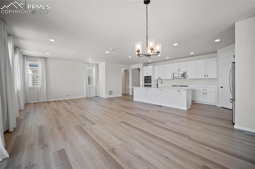 Image 10 of 44: Kitchen