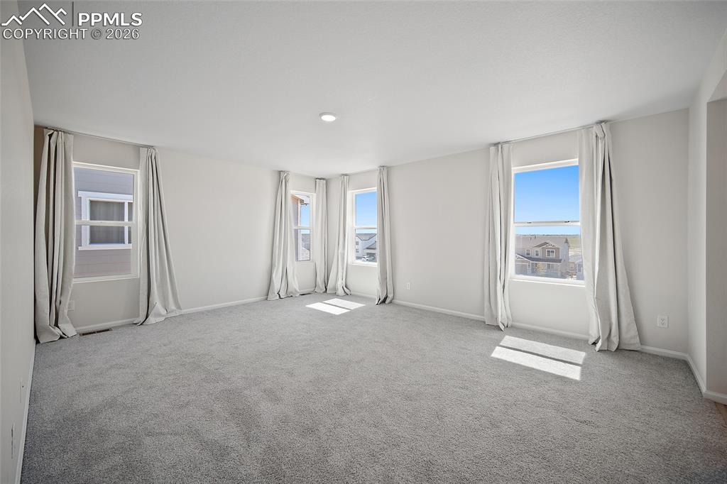 Image 19 of 44: Bedroom