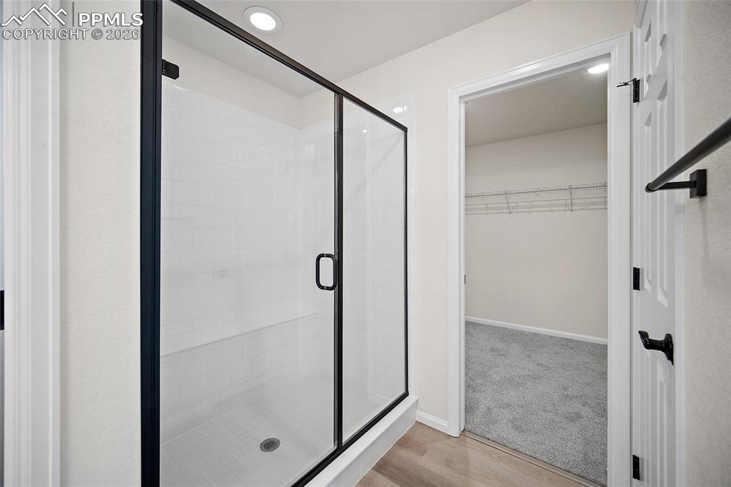 Image 22 of 44: Bathroom