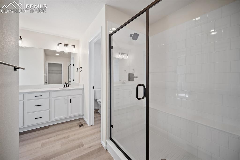 Image 23 of 44: Bathroom