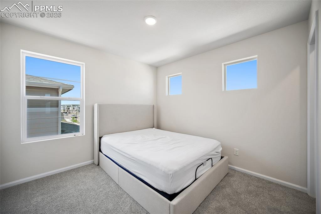 Image 28 of 44: Bedroom