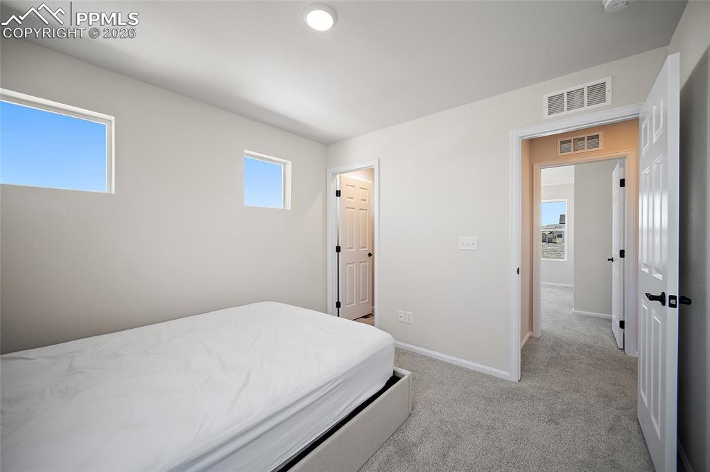 Image 29 of 44: Bedroom