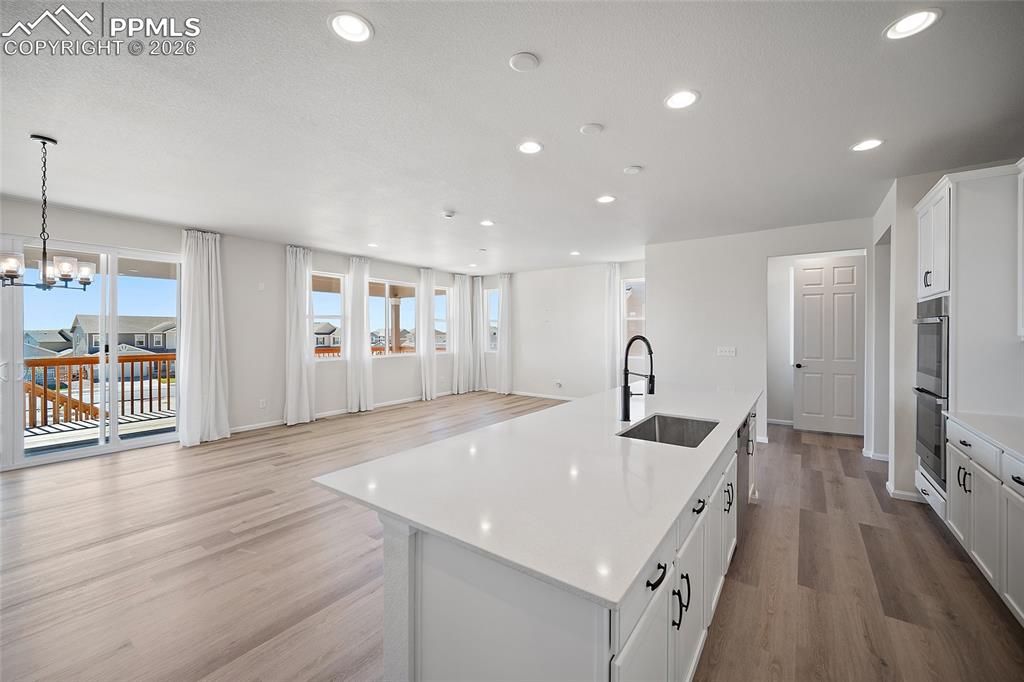 Image 9 of 44: Kitchen