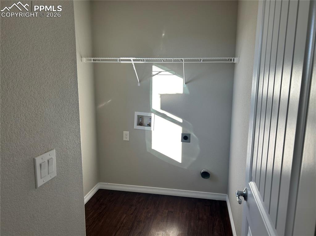 Image 11 of 15: Laundry