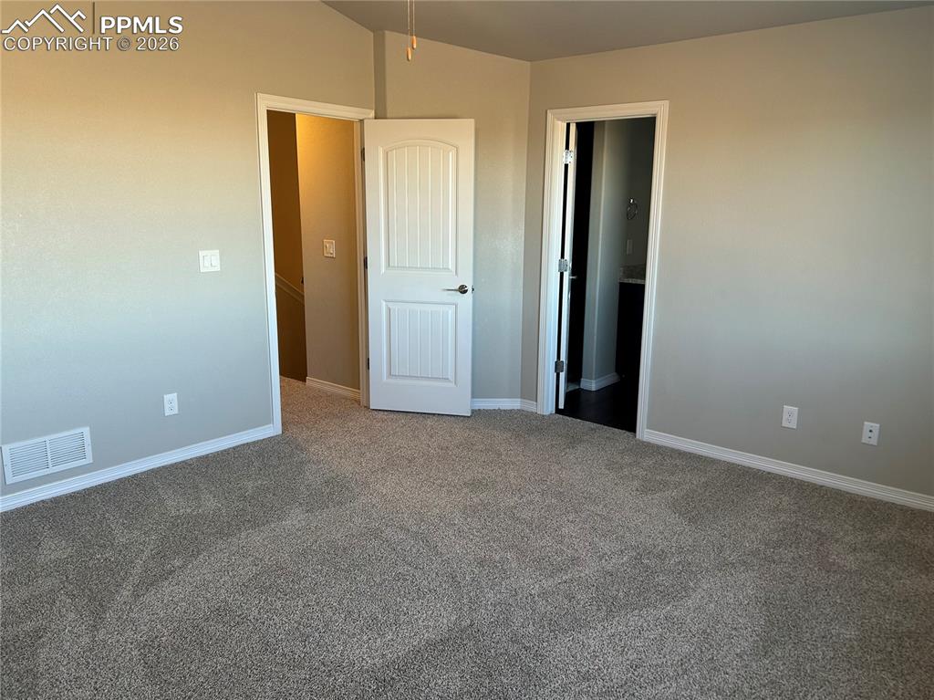 Image 7 of 15: Bedroom