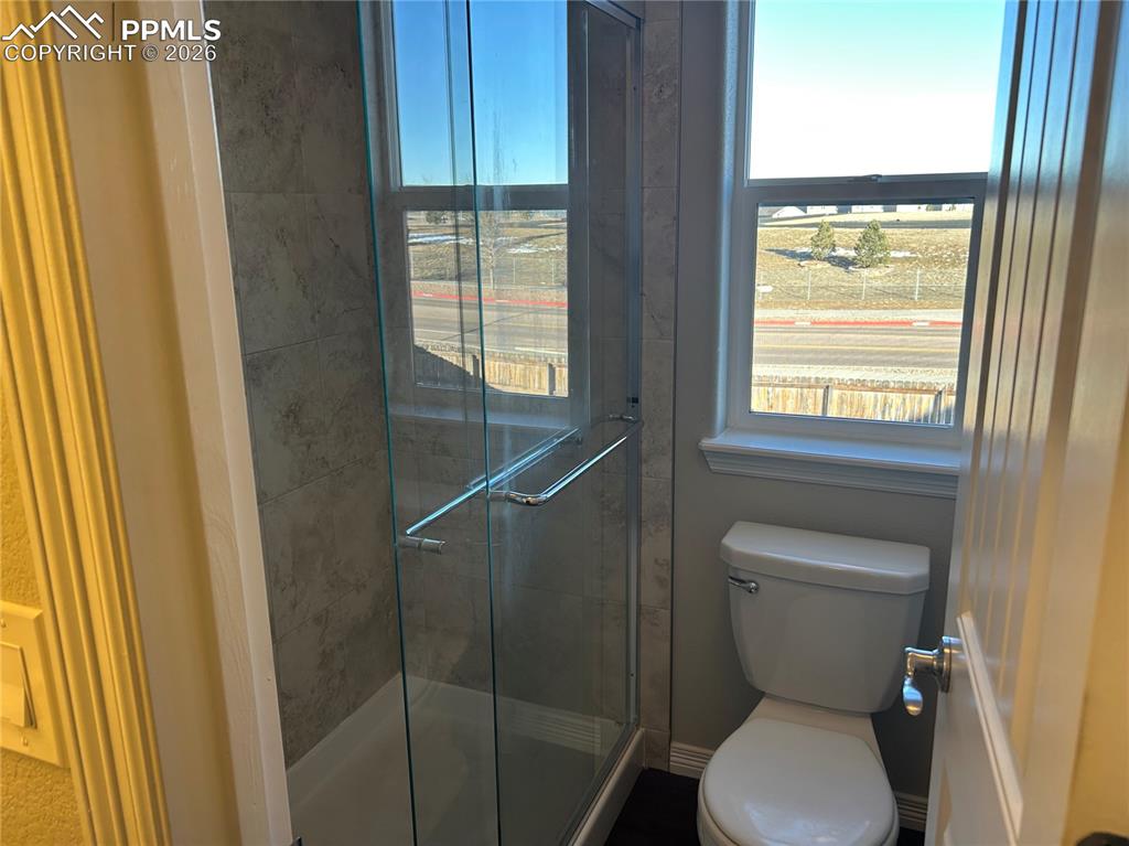 Image 8 of 15: Bathroom