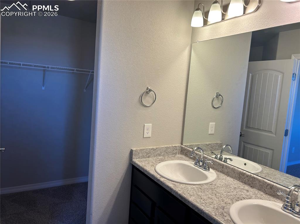 Image 9 of 15: Bathroom