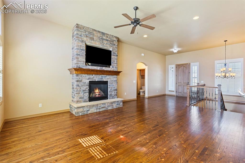 Image 10 of 50: Living Room