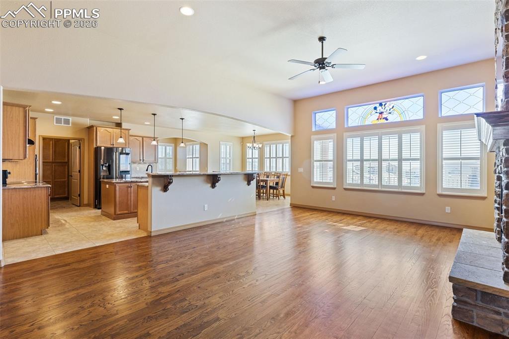 Image 13 of 50: Living Room