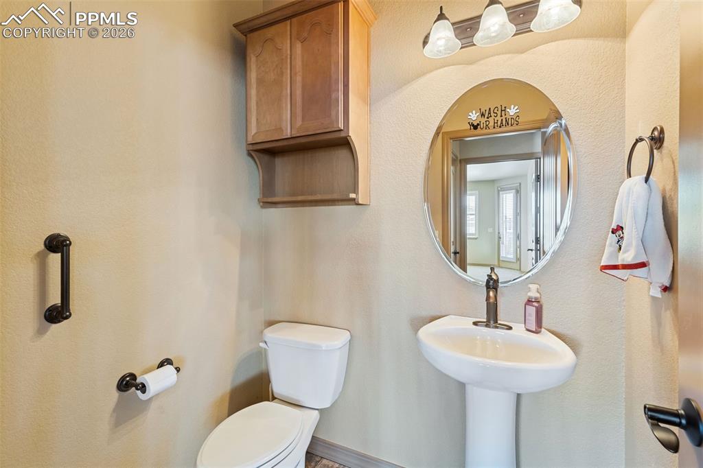 Image 28 of 50: Bathroom