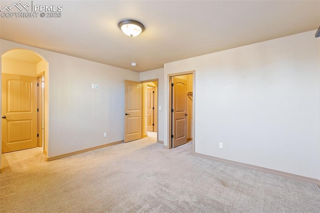 Image 33 of 50: Bedroom