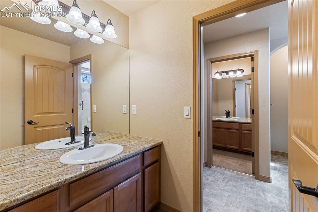 Image 34 of 50: Jack and Jill Bath