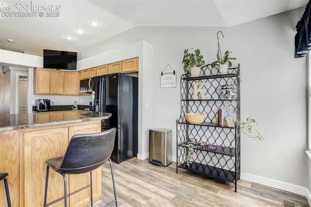 Image 14 of 49: Kitchen