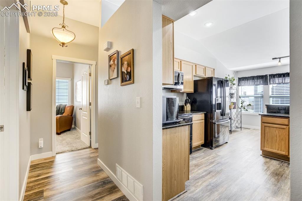 Image 19 of 49: Kitchen