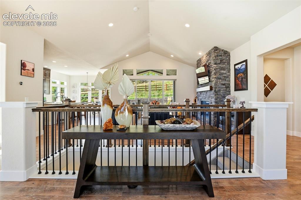 Image 12 of 46: Dining Area