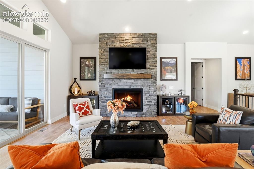 Image 15 of 46: Living Room