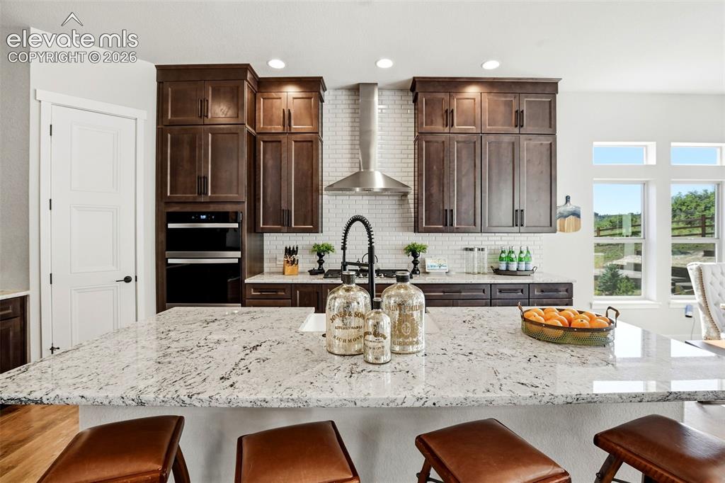Image 16 of 46: Kitchen