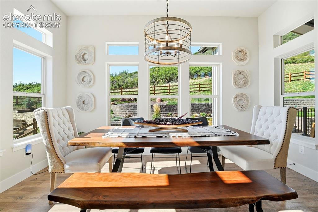 Image 20 of 46: Dining Area