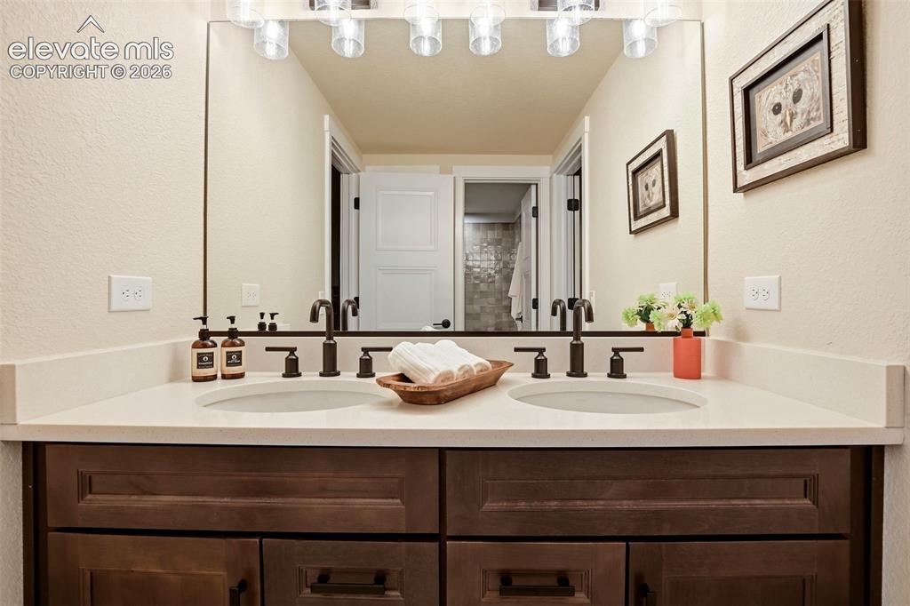 Image 39 of 46: Bathroom
