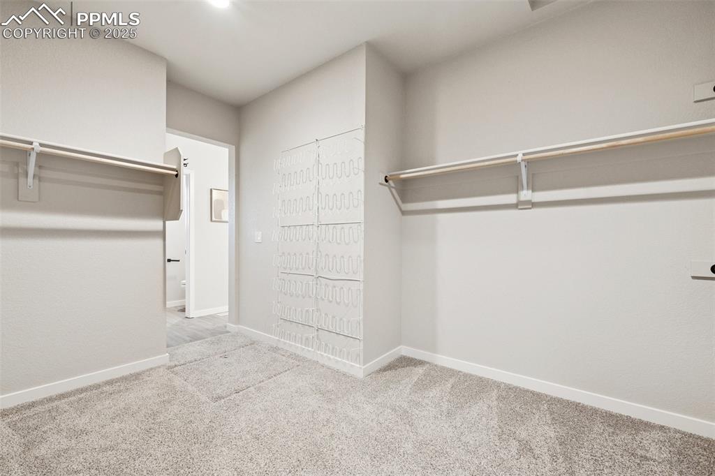 Image 19 of 35: Closet