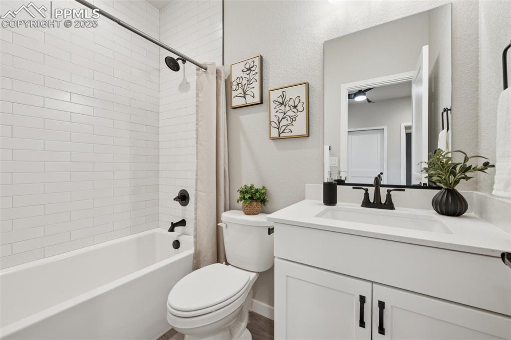 Image 28 of 35: Third Bathroom