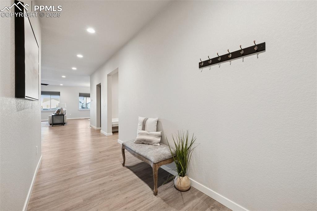 Image 3 of 35: Wide entry to home