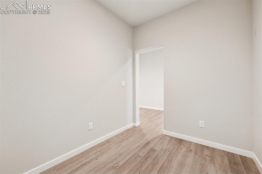 Image 30 of 35: Office