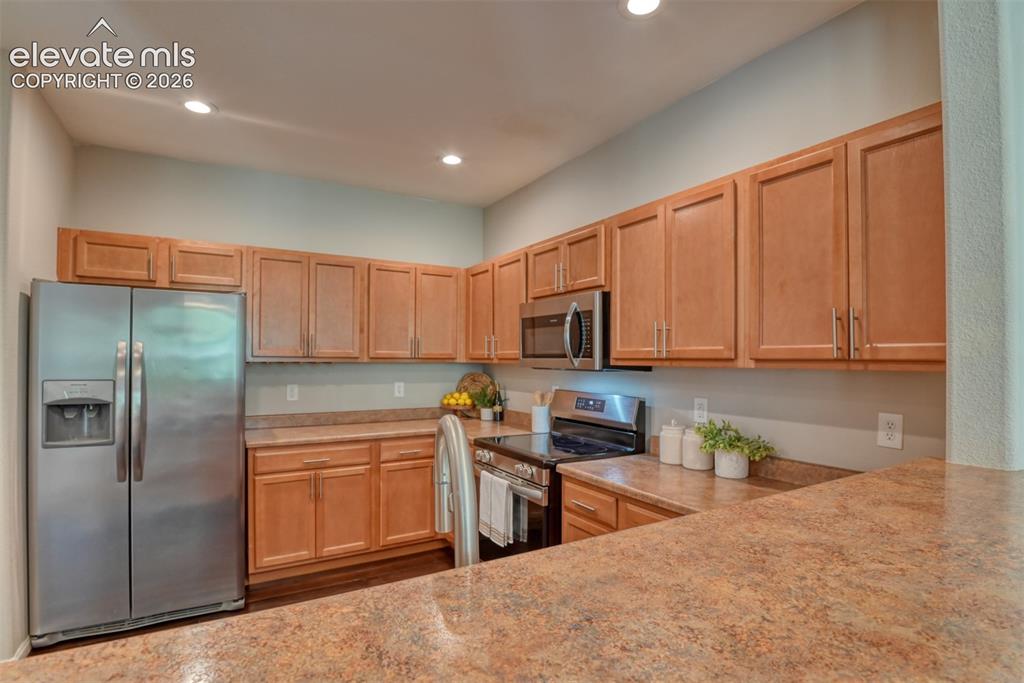 Image 20 of 44: Kitchen