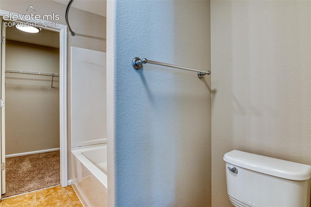 Image 40 of 44: Bathroom