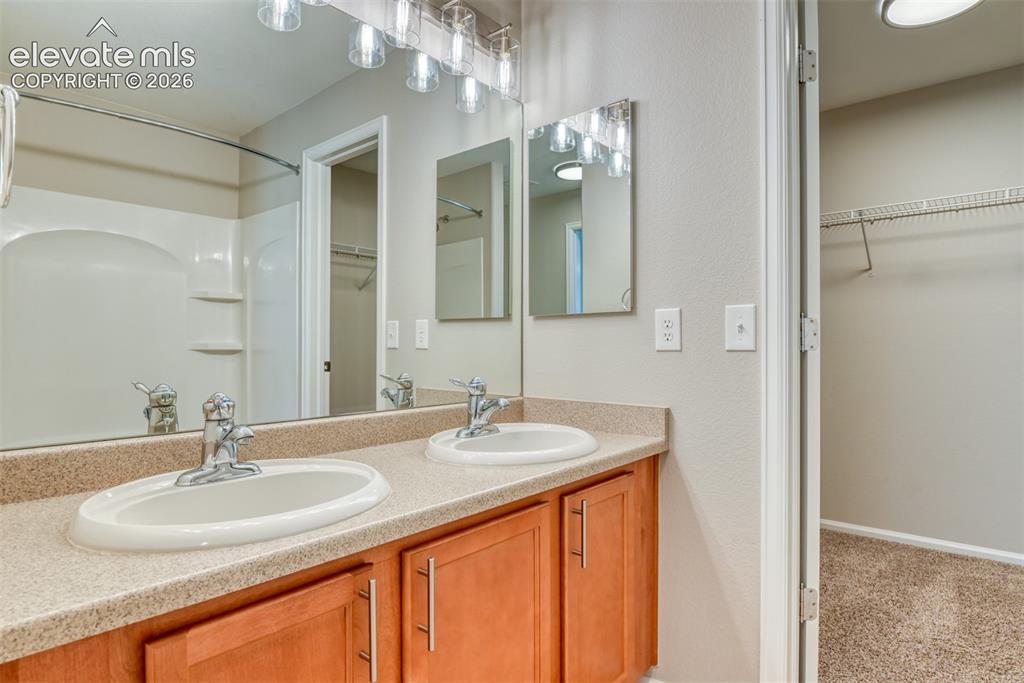 Image 41 of 44: Bathroom