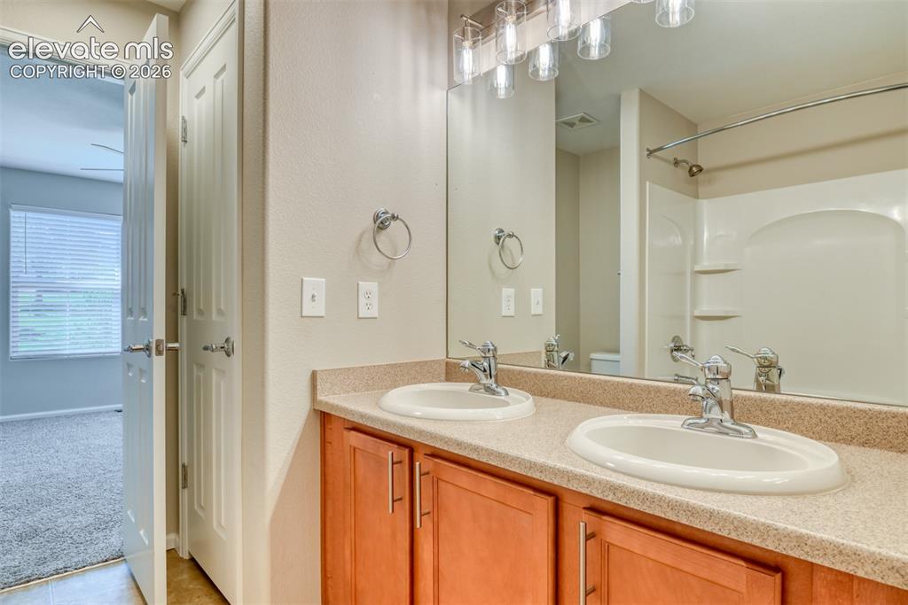Image 42 of 44: Bathroom