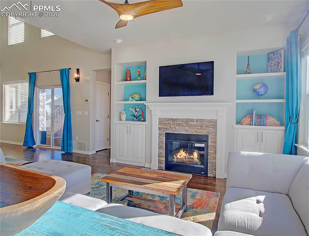 Image 11 of 43: Living Room