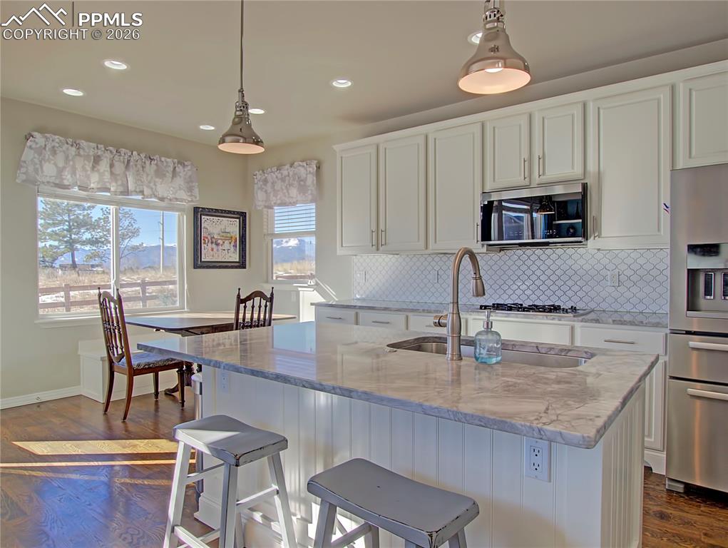 Image 13 of 43: Kitchen