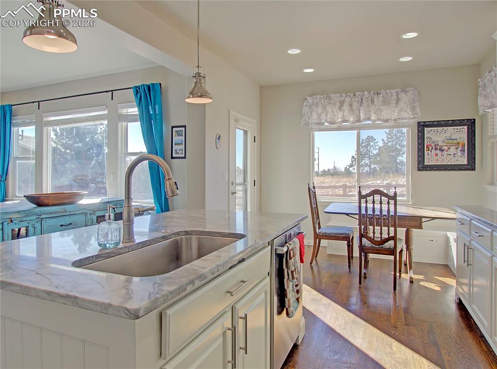 Image 14 of 43: Kitchen