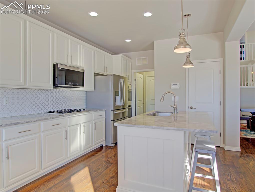 Image 15 of 43: Kitchen